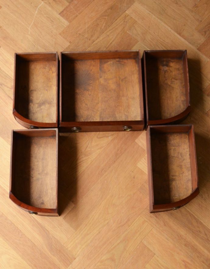 アンティークのデスク・書斎机　アンティーク家具　英国の書斎で使えるアンティーク家具、エレガントな美脚のライティングデスク（机）。引き出しは全部で５杯。(q-728-f)