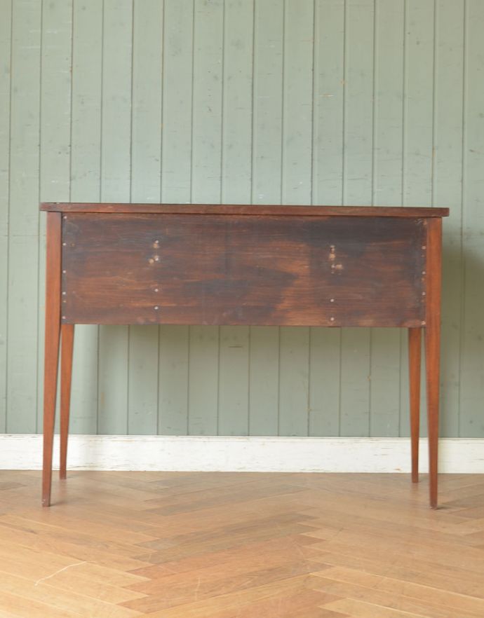 アンティークのデスク・書斎机　アンティーク家具　英国の書斎で使えるアンティーク家具、エレガントな美脚のライティングデスク（机）。きちんとメンテナンスしてあるので、裏側もキレイです。(q-728-f)