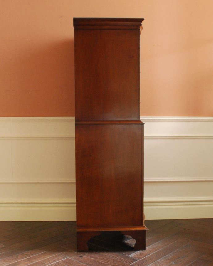 アンティークのチェスト アンティーク家具 高級材を贅沢に使用したアンティーク家具、トールボーイ6段チェスト。サイドから見ても絵になります。(q-743-f)
