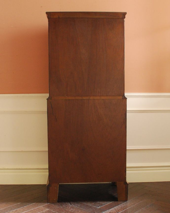 アンティークのチェスト アンティーク家具 高級材を贅沢に使用したアンティーク家具、トールボーイ6段チェスト。アンティークは新品ではないので、経年変化によるキズはありますが、専門の職人によって目立たないようにキレイにお直しをしています。(q-743-f)
