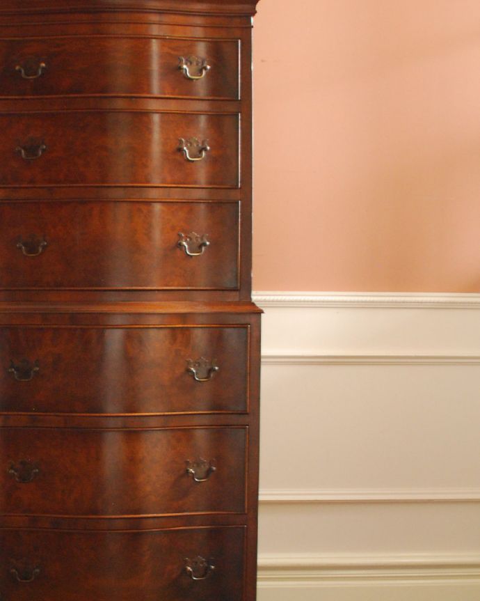 アンティークのチェスト アンティーク家具 高級材を贅沢に使用したアンティーク家具、トールボーイ6段チェスト。品のあるウォルナット材の色合い。(q-743-f)
