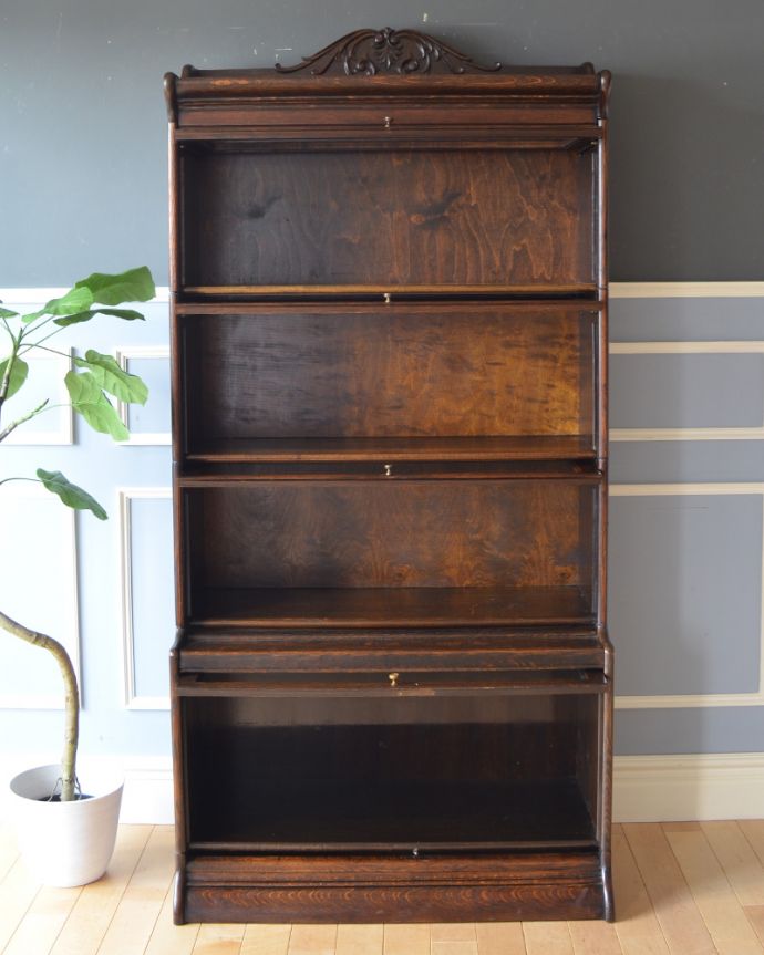 アンティークのキャビネット アンティーク家具 アンティーク英国家具、女性にもオススメしたい美しい彫りの付いたスタッキングブックケース。食器や写真立て、本やDVDなどなど、たくさん飾ればディスプレイの幅が広がります。(q-750-f)