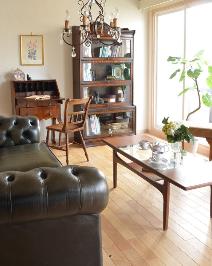 アンティークのキャビネット アンティーク家具 アンティーク英国家具、女性にもオススメしたい美しい彫りの付いたスタッキングブックケース。リビングに置かれた素敵なブックケースは、遊びに来たみんなの注目の的。(q-750-f)