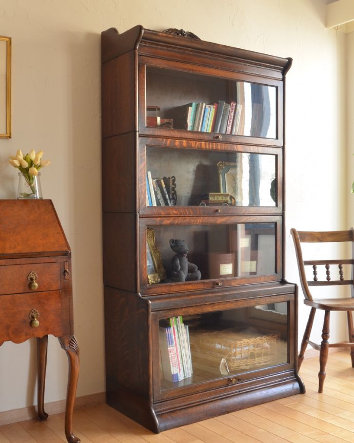 アンティークのキャビネット アンティーク家具 アンティーク英国家具、女性にもオススメしたい美しい彫りの付いたスタッキングブックケース。カッコいいのに、見た目はエレガント。(q-750-f)