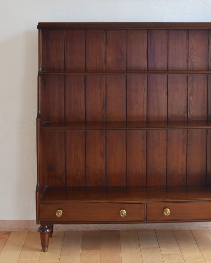 アンティークのキャビネット　アンティーク家具　英国のアンティーク家具、マホガニー材の高級感のあるブックシェルフ（本棚）。見た目の美しさはモチロン、しっかり収納力もある優れたブックシェルフです。(q-754-f)