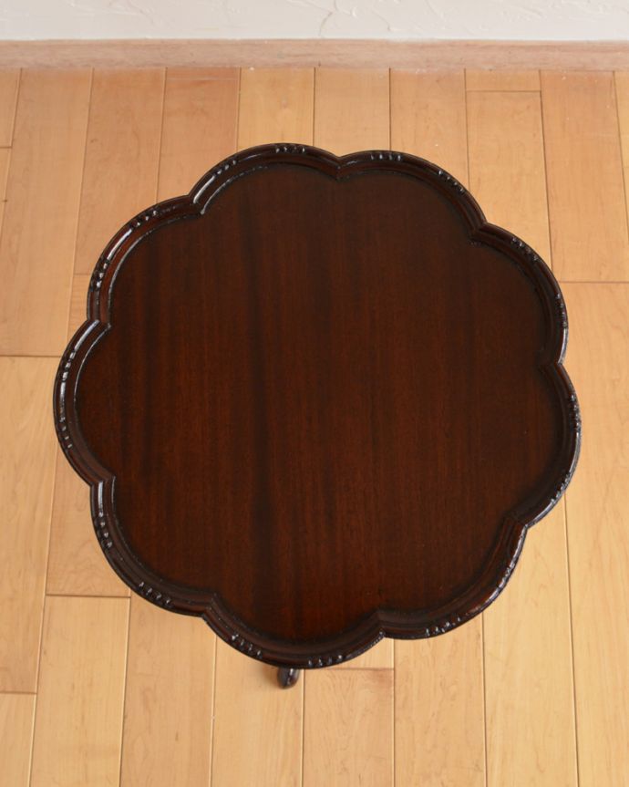 ロイドテーブル　アンティーク家具　上から見ても華やかなお花の天板、イギリスで見つけたアンティークワインテーブル。天板もキレイに仕上げました。(q-758-f)