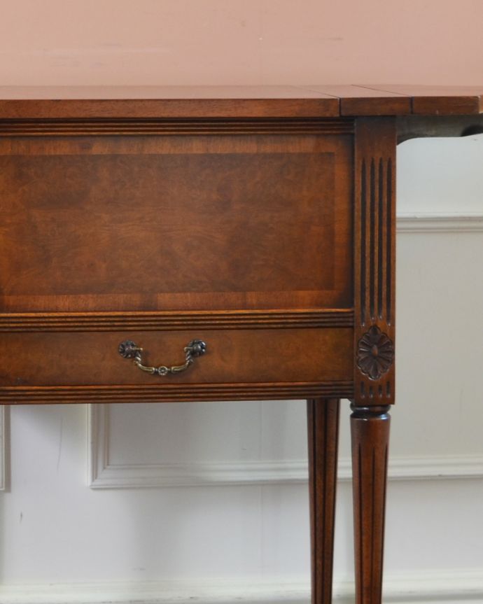 アンティークのチェスト　アンティーク家具　英国の便利なアンティーク家具、伸張式の素敵なソーイングボックス。アンティークならではのなんとも美しいデザインです。(q-760-f)