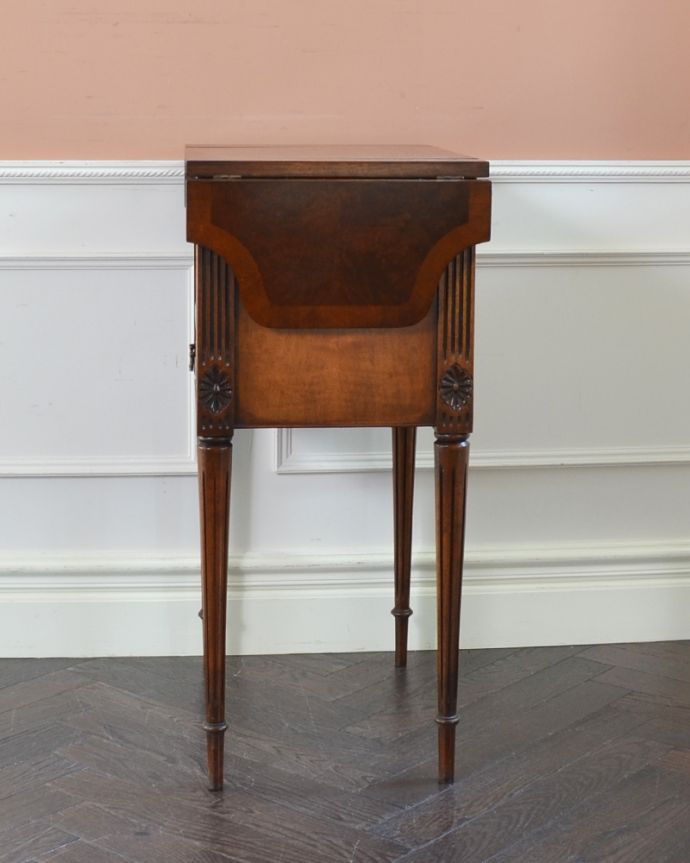 アンティークのチェスト　アンティーク家具　英国の便利なアンティーク家具、伸張式の素敵なソーイングボックス。サイドから見ても絵になります。(q-760-f)