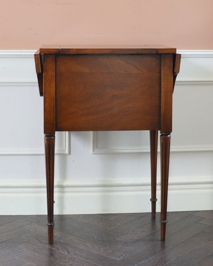 アンティークのチェスト　アンティーク家具　英国の便利なアンティーク家具、伸張式の素敵なソーイングボックス。きちんとメンテナンスしてあるので、裏側もキレイです。(q-760-f)