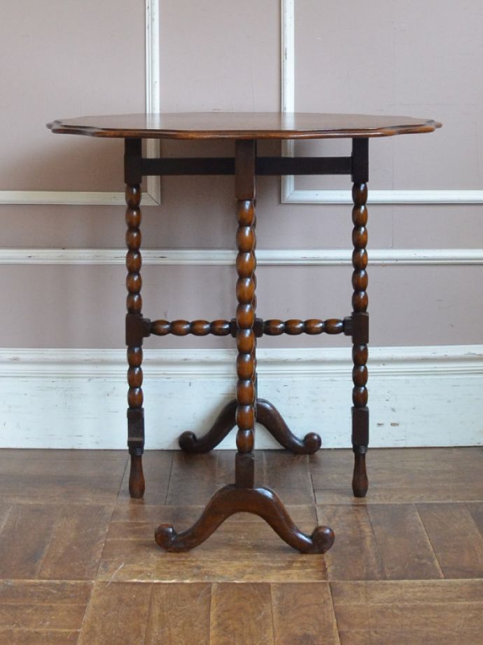 アンティークのテーブル　アンティーク家具　アンティーク英国家具、オーク材のチルトアップ式オケージョナルテーブル。繊細なシルエットです。(q-763-f)