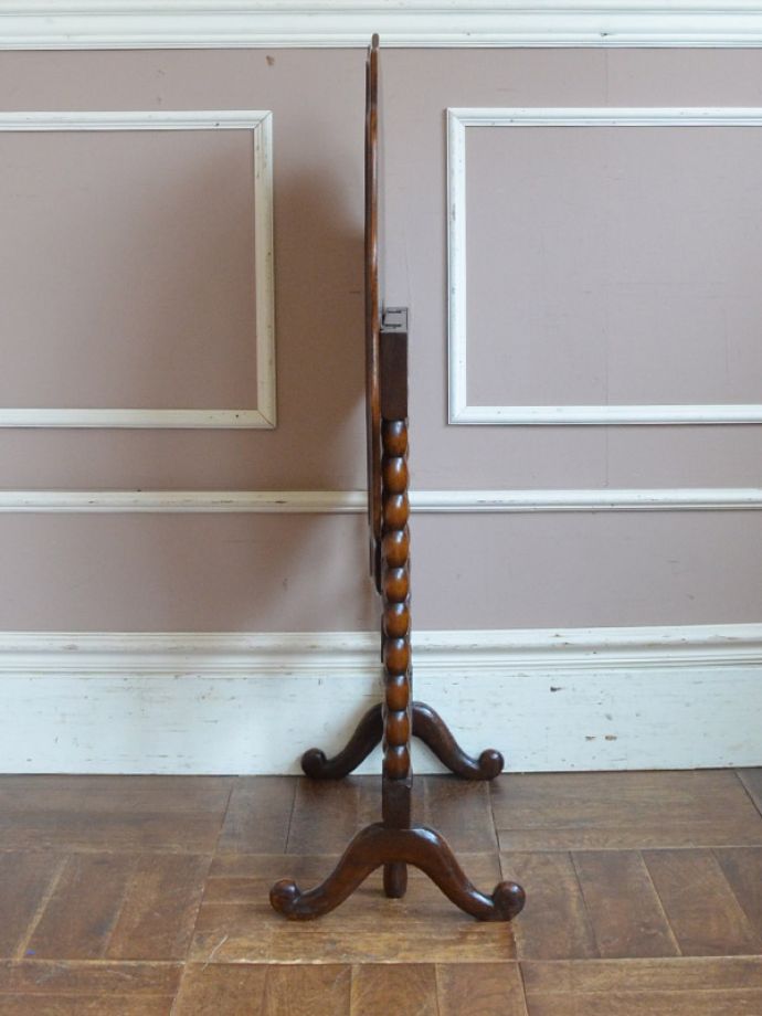 アンティークのテーブル　アンティーク家具　アンティーク英国家具、オーク材のチルトアップ式オケージョナルテーブル。たたんだときも様になります。(q-763-f)