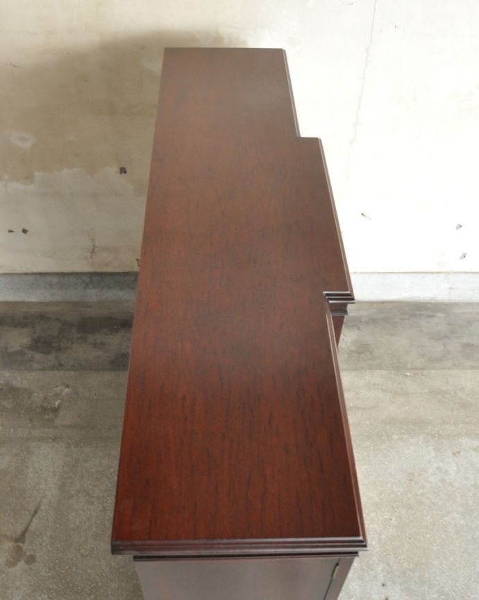 アンティークのキャビネット アンティーク家具 英国のアンティーク家具、引き出しも付いたマホガニー材のブックケース(本棚)。天板もピカピカにお直ししました。(q-775-f)