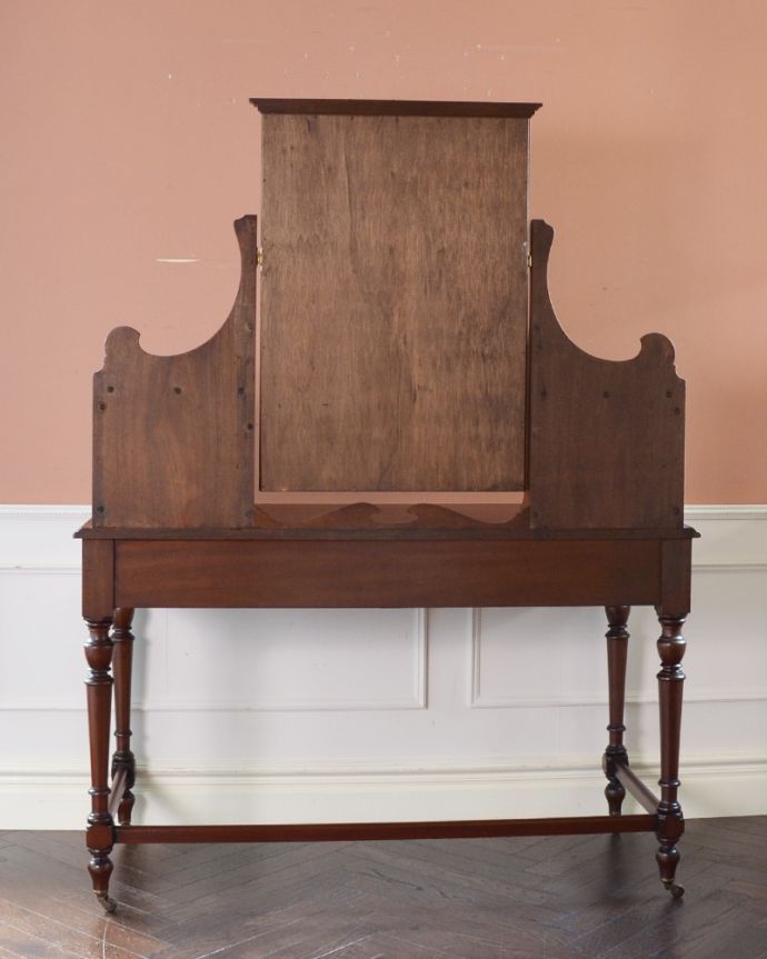 アンティークのドレッサー　アンティーク家具　英国のアンティーク家具、ドレッシングテーブル（デスク）。きちんとメンテナンスしてあるので、裏側もキレイです。(q-780-f)