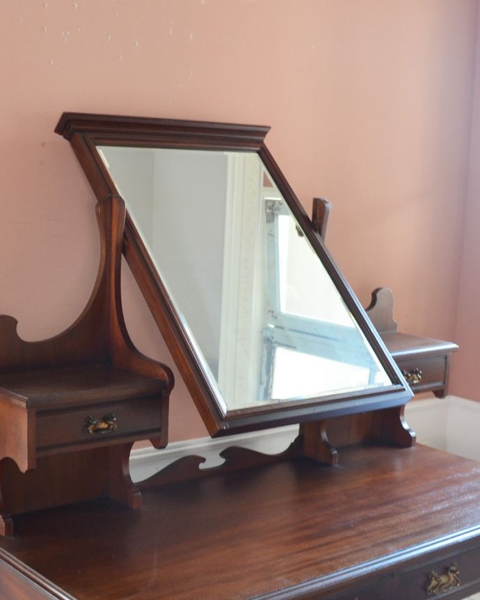 アンティークのドレッサー　アンティーク家具　英国のアンティーク家具、ドレッシングテーブル（デスク）。ミラーは角度が調節できます。(q-780-f)
