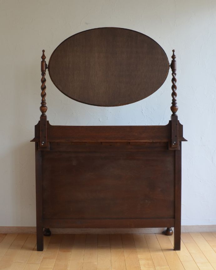 サイドバイサイド　アンティーク家具　英国の美しいアンティーク家具、引き出しが4杯付いたドレッシングチェスト（鏡台）。きちんとメンテナンスをしているので、裏側もキレイな状態です。(q-781-f)