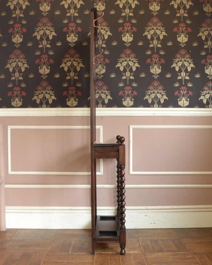 アンティークの玄関収納　アンティーク家具　アンティークの英国インテリア、オーク材の鏡付きホールスタンド（コート掛け）。横から見るとこんなにもスッキリとしているんですよ。(q-782-f)