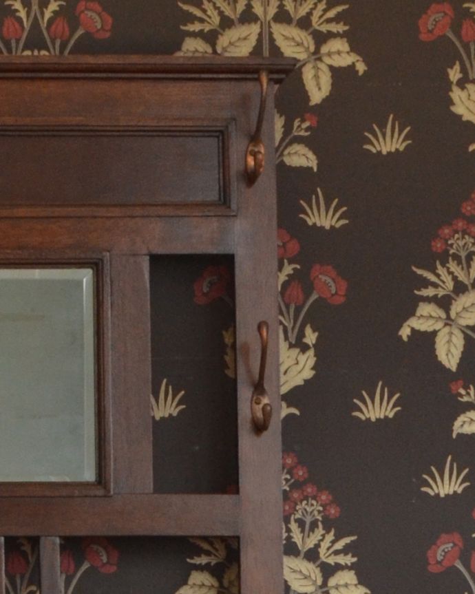 アンティークの玄関収納　アンティーク家具　アンティークの英国インテリア、オーク材の鏡付きホールスタンド（コート掛け）。オシャレなデザインのダブルフック。(q-782-f)