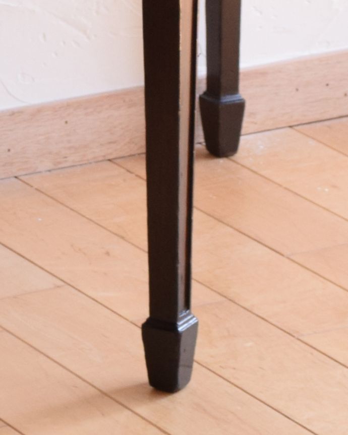 ロイドテーブル　アンティーク家具　お花の彫りが美しいイギリス輸入のアンティーク家具、ハーフムーンのコンソールテーブル。キチンとお直ししました。(q-784-f)