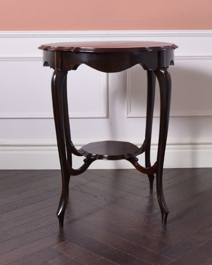 ロイドテーブル　アンティーク家具　天板のカッティングが可憐、アンティークティーテーブル（オケージョナルテーブル）。細くて繊細なラインが美しい脚。(q-786-f)