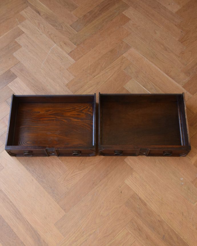 サイドボード アンティーク家具 英国ならではの便利なアンティーク家具、オーク材のミラーバックサイドボード。何を入れようかな?引き出しは2杯。(q-803-f)