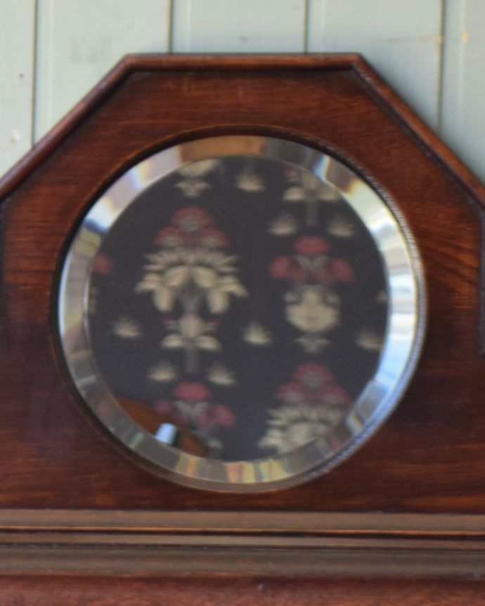 サイドボード アンティーク家具 英国ならではの便利なアンティーク家具、オーク材のミラーバックサイドボード。真ん丸のカッティングミラー。(q-803-f)