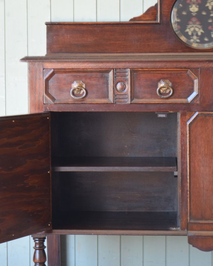 サイドボード アンティーク家具 英国ならではの便利なアンティーク家具、オーク材のミラーバックサイドボード。実用的なアンティーク。(q-803-f)