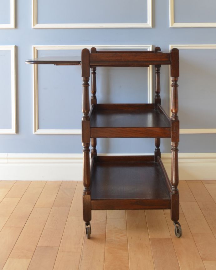 アンティークのワゴン・トローリー アンティーク家具 キレイな英国アンティークのトローリー、伸張式テーブル付きワゴン。シンプルなので飽きのこないデザインです。(q-804-f)
