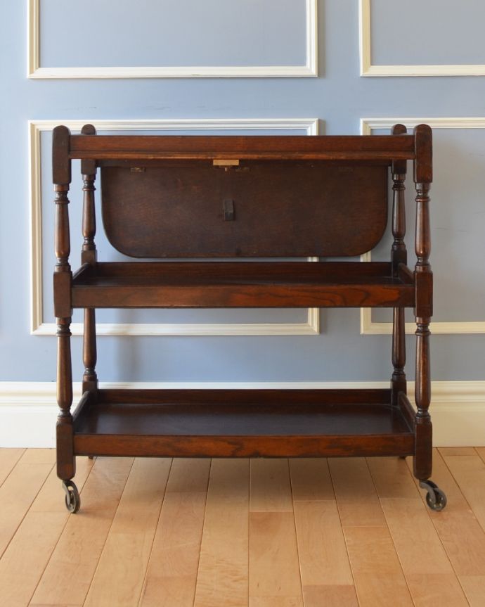 アンティークのワゴン・トローリー アンティーク家具 キレイな英国アンティークのトローリー、伸張式テーブル付きワゴン。ワゴンと言えば、やっぱりポットやジャー置き場。(q-804-f)