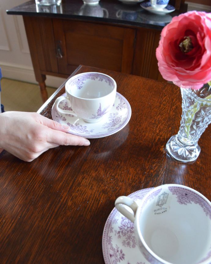 ロイドテーブル　アンティーク家具　美しいアンティーク家具、イギリスから届いたオケージョナルテーブル。木目も美しいテーブル。(q-805-f-1)