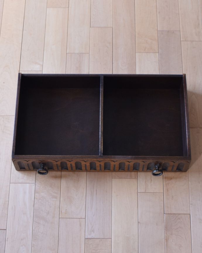 アンティークのキャビネット　アンティーク家具　開けて驚く！仕掛けがいっぱい詰まったアンティークのカクテルキャビネット。引き出しが１杯付いています。(q-819-f)