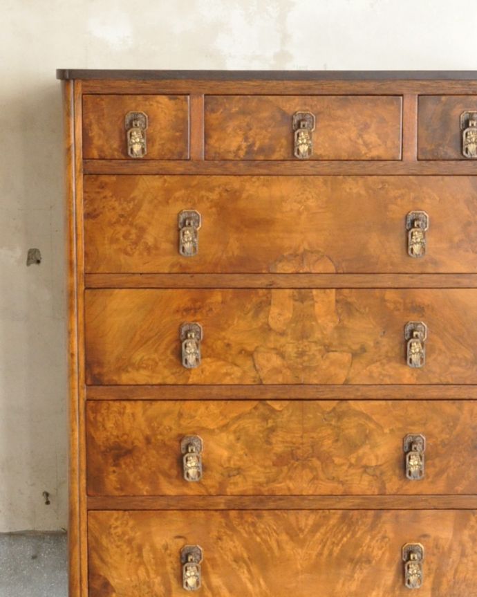 アンティークのチェスト　アンティーク家具　ハイセンスなチェストオブドロワーズ、ウォルナット材のアンティーク家具。デザインの美しさが自慢のチェスト。(q-823-f)