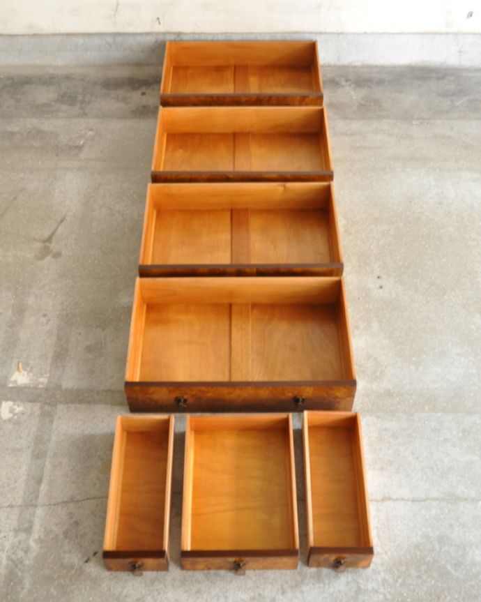 アンティークのチェスト　アンティーク家具　ハイセンスなチェストオブドロワーズ、ウォルナット材のアンティーク家具。引き出しは７杯。(q-823-f)