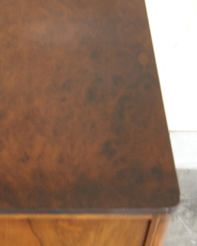 アンティークのチェスト　アンティーク家具　ハイセンスなチェストオブドロワーズ、ウォルナット材のアンティーク家具。しっかりした作りなので長くお使いいただけます。(q-823-f)