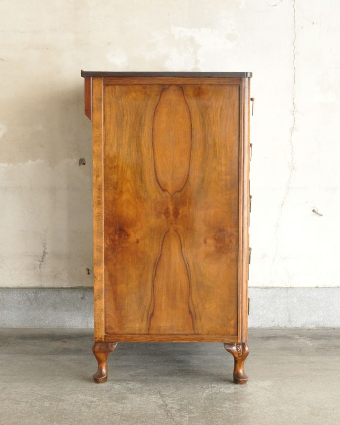 アンティークのチェスト　アンティーク家具　ハイセンスなチェストオブドロワーズ、ウォルナット材のアンティーク家具。横から見てもステキです。(q-823-f)