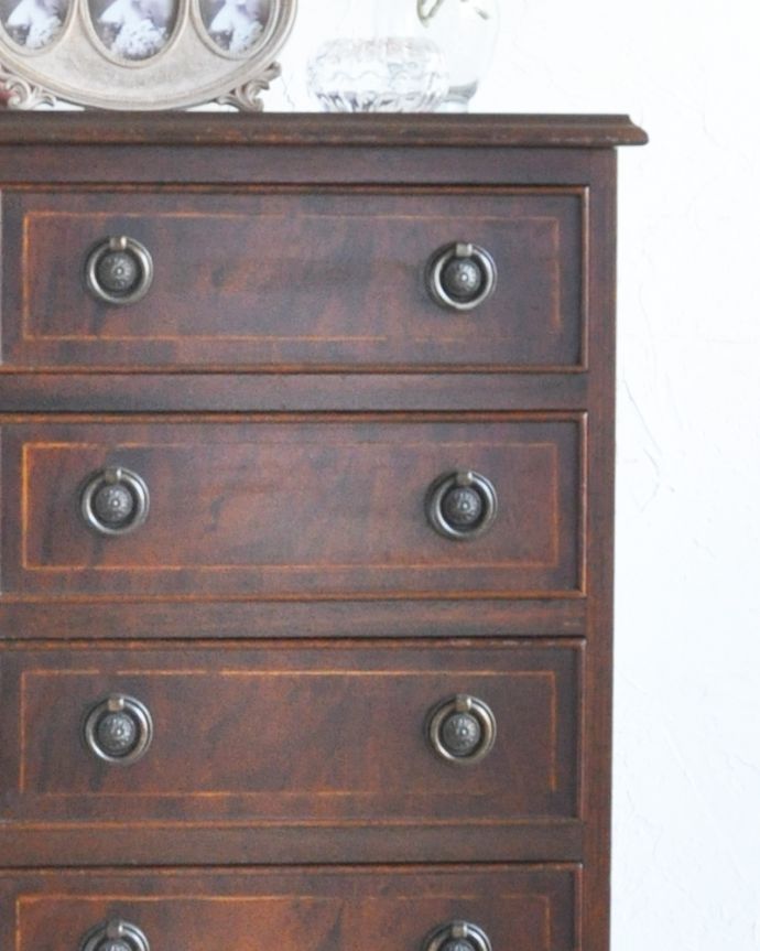 アンティークのチェスト アンティーク家具 ちょっと空いたスペースに使えるアンティークのチェストオブドロワーズ(6段)。品のある色合いと木目です。(q-824-f)