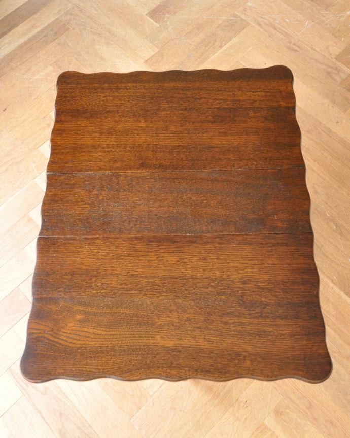 アンティークのテーブル　アンティーク家具　英国伝統デザインを用いたアンティーク家具、ゲートレッグコーヒーテーブル。広げた状態。(q-825-f)