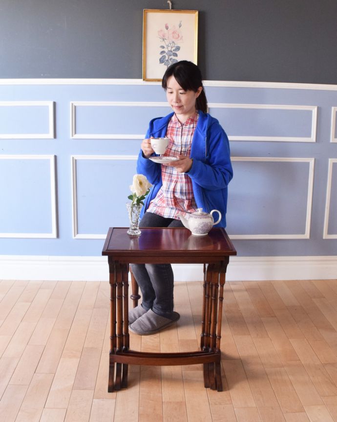 ロイドテーブル アンティーク家具 マホガニー材のアンティーク家具、英国から届いたネストテーブル(3点セット)。キチンとお直ししてありますので、安定感があります。(q-833-f)