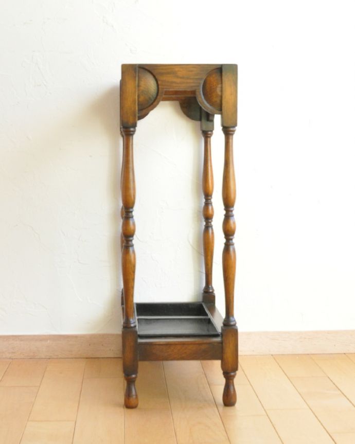 アンティークの玄関収納　アンティーク家具　小さなアンティークの英国家具、木製のステッキスタンド。スッキリしていて飽きがこないデザインです。(q-836-f)