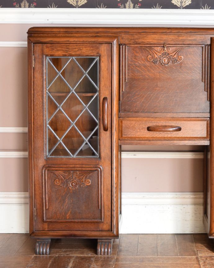 ビューロー アンティーク家具 英国ならではのアンティーク家具、サイドバイサイド(本棚&デスク)。本棚として使ってもいいですし、ホコリが入る心配がないので、お気に入りの雑貨や写真をディスプレイしてもステキ!。(q-845-f)