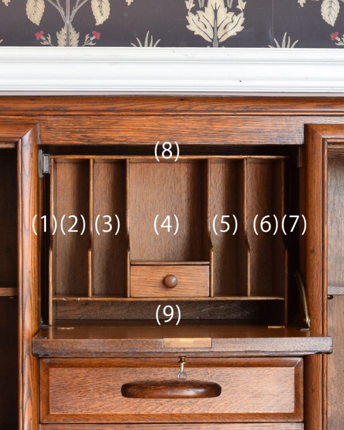 ビューロー アンティーク家具 英国ならではのアンティーク家具、サイドバイサイド(本棚&デスク)。中は細かく仕切られています。(q-845-f)