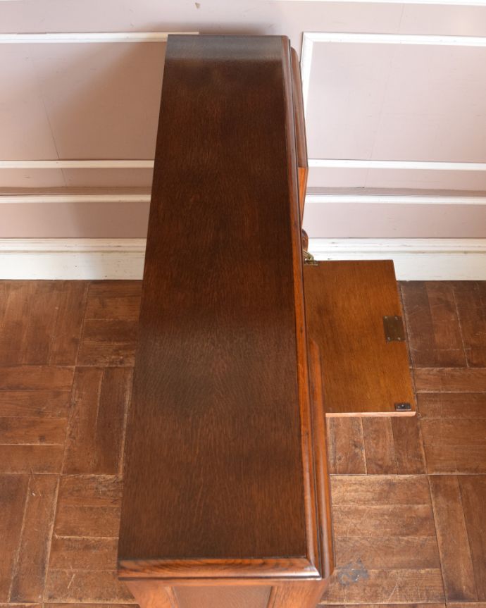 ビューロー アンティーク家具 英国ならではのアンティーク家具、サイドバイサイド(本棚&デスク)。天板も木目がとってもキレイです。(q-845-f)