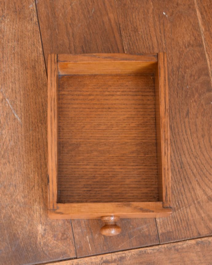 ビューロー アンティーク家具 英国ならではのアンティーク家具、サイドバイサイド(本棚&デスク)。ビューローの中央に小さな引き出しが1杯付いています。(q-845-f)