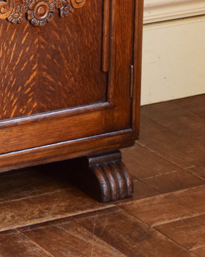 ビューロー アンティーク家具 英国ならではのアンティーク家具、サイドバイサイド(本棚&デスク)。脚の凝った装飾がアンティークならでは。(q-845-f)