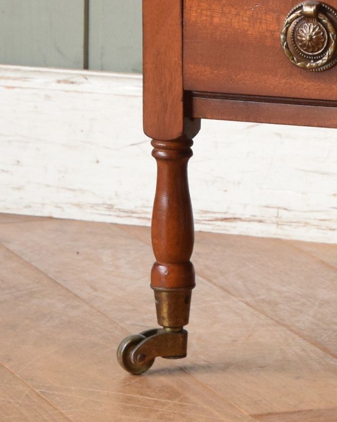 マガジンラック　アンティーク家具　英国アンティーク家具、レアな引き出し付きの美しいマガジンラック（マホガニー材）。きちんと調整したので、新しいものと比べるとスムーズではありませんが、ちゃんと動きます。(q-848-f)