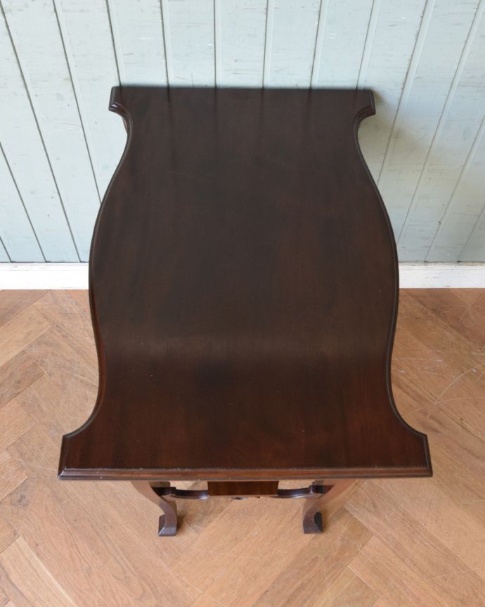 ロイドテーブル　アンティーク家具　マホガニー材のアンティーク英国家具、豪華な脚が美しいオケージョナルテーブル。天板です。(q-869-f)