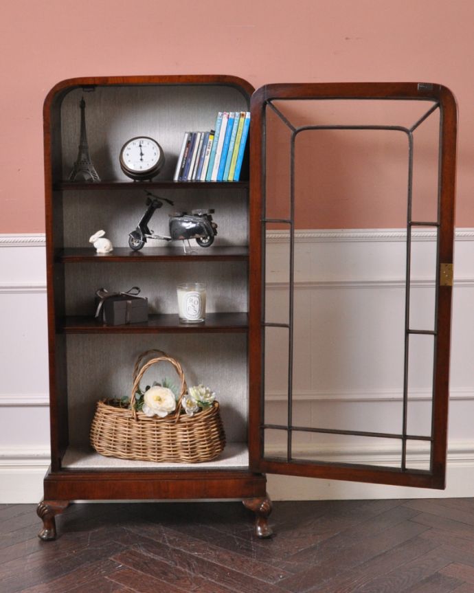 アンティークのキャビネット　アンティーク家具　イギリス輸入のアンティークの家具、鍵付きのガラスキャビネット（ブックケース）。３段あります。(q-879-f)