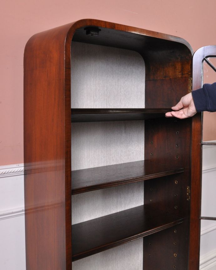 アンティークのキャビネット　アンティーク家具　イギリス輸入のアンティークの家具、鍵付きのガラスキャビネット（ブックケース）。棚板は可動です。(q-879-f)