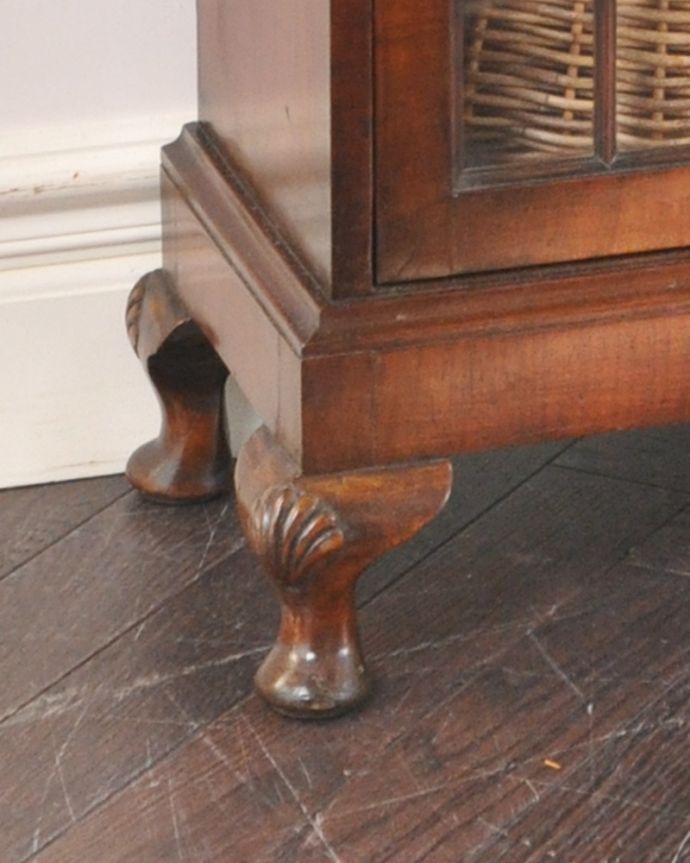 アンティークのキャビネット　アンティーク家具　イギリス輸入のアンティークの家具、鍵付きのガラスキャビネット（ブックケース）。きちんと支えます。(q-879-f)