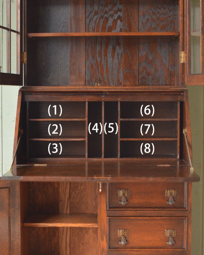 ビューロー　アンティーク家具　オシャレなビューローブックケース、イギリス輸入のアンティーク家具。ビューローの中にも収納スペースが。(q-880-f)