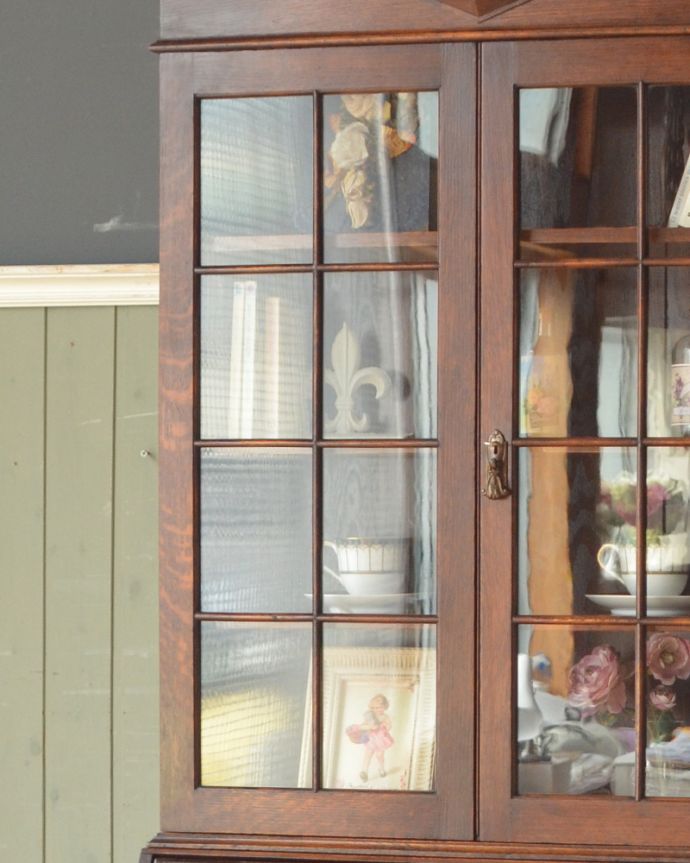 ビューロー　アンティーク家具　オシャレなビューローブックケース、イギリス輸入のアンティーク家具。美しいアンティークガラス。(q-880-f)